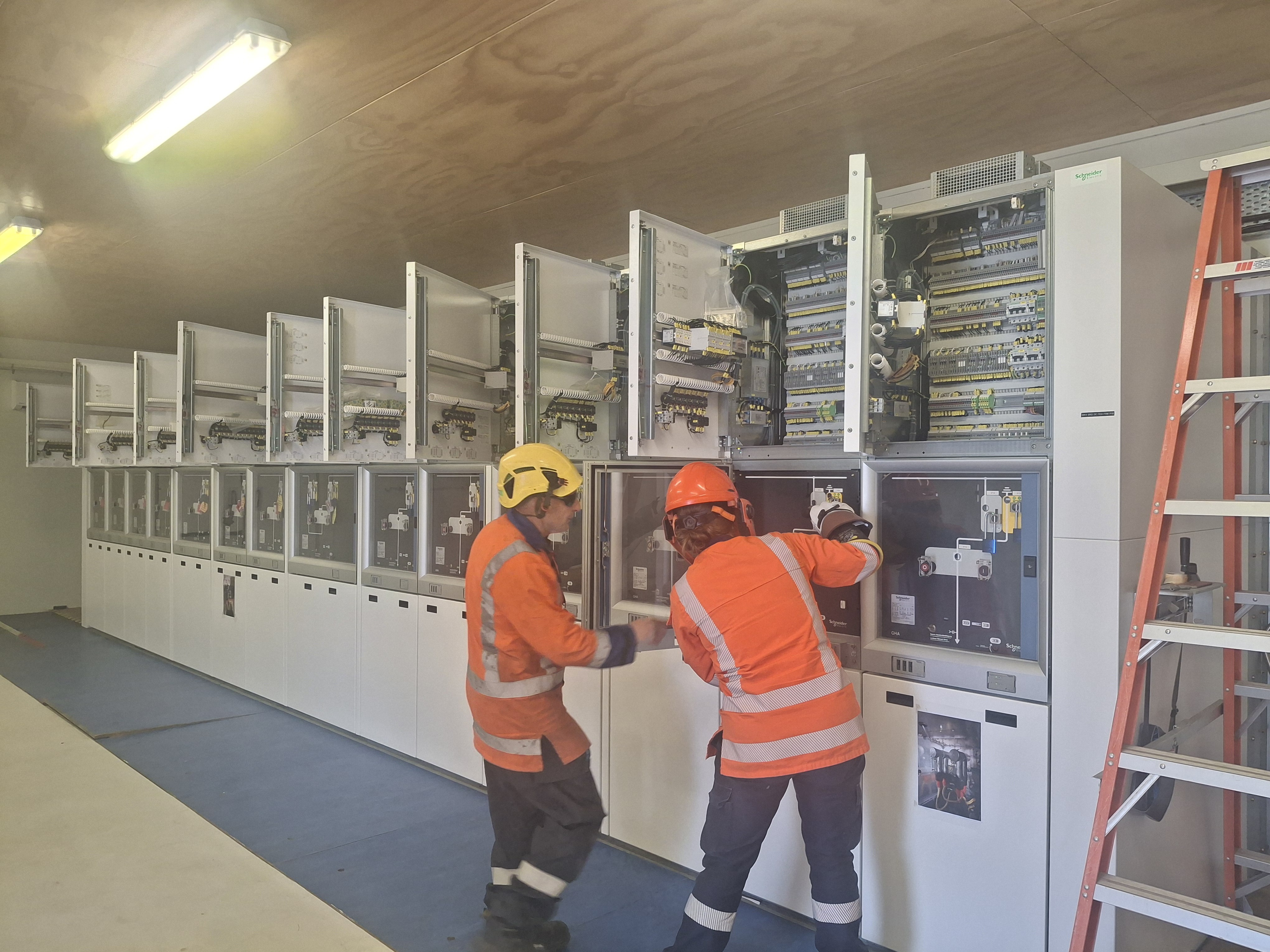 20251117 preparing to switch the 33k V switchboard